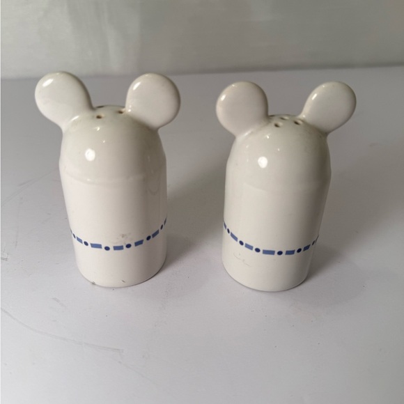 Disney PAIR Ceramic Gourmet Mickey Salt & Pepper Shakers White And Blue - Picture 2 of 3